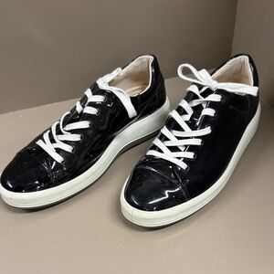 Ecco Women’s black patent comfort sneakers Size EU 40/Us 9 GUC